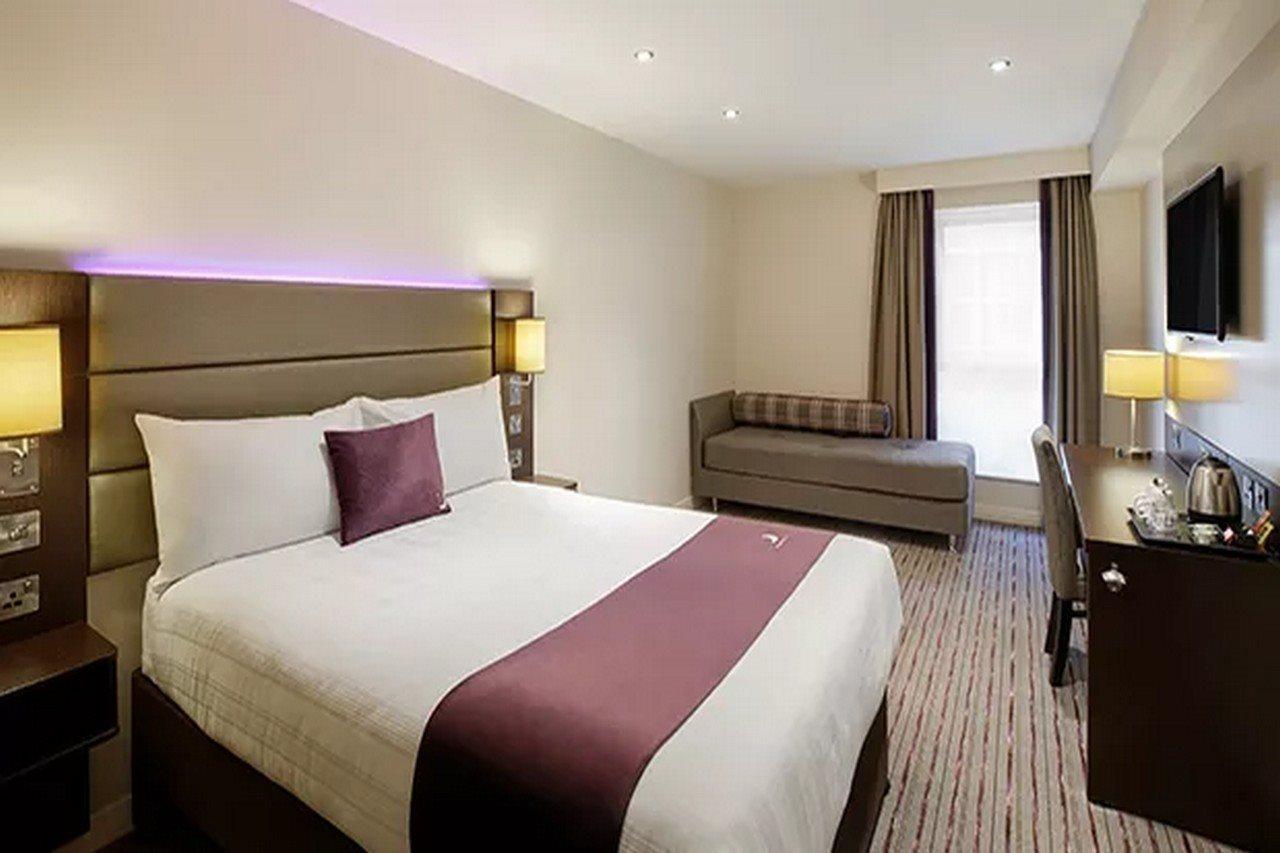 Premier Inn Epsom Central Exteriér fotografie