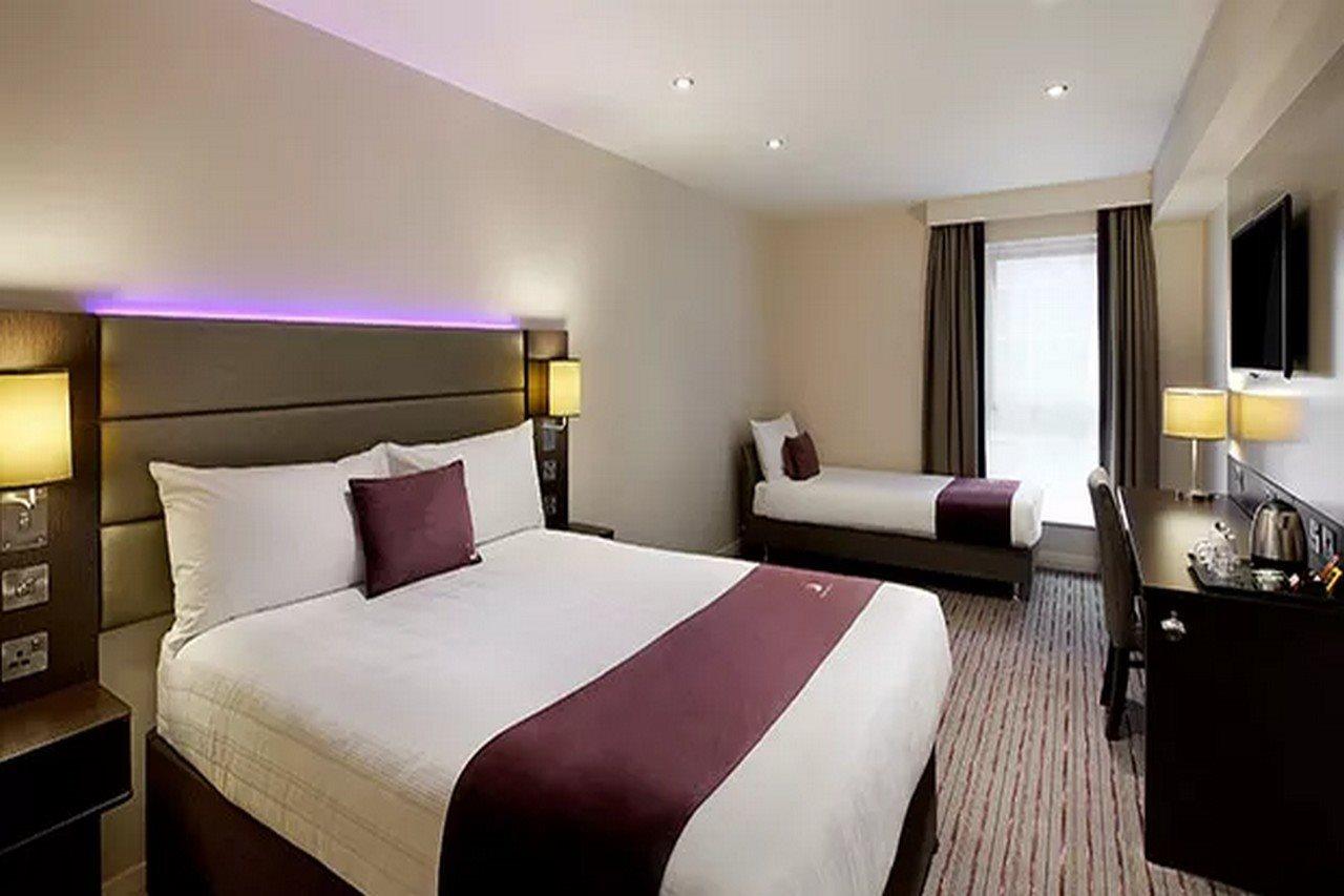 Premier Inn Epsom Central Exteriér fotografie