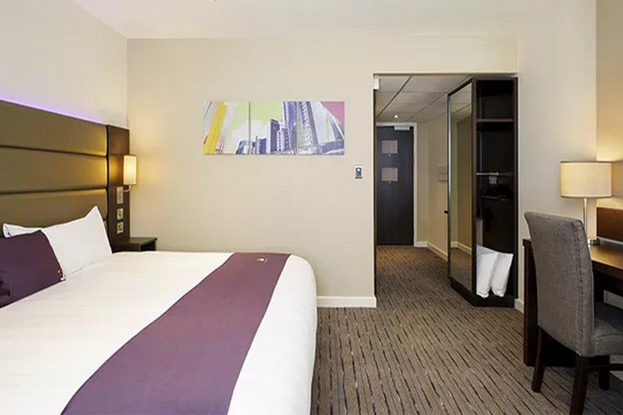 Premier Inn Epsom Central Exteriér fotografie