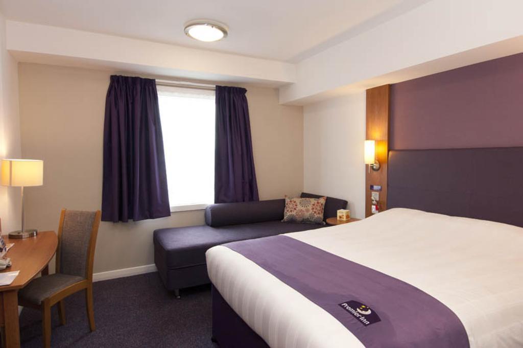 Premier Inn Epsom Central Exteriér fotografie