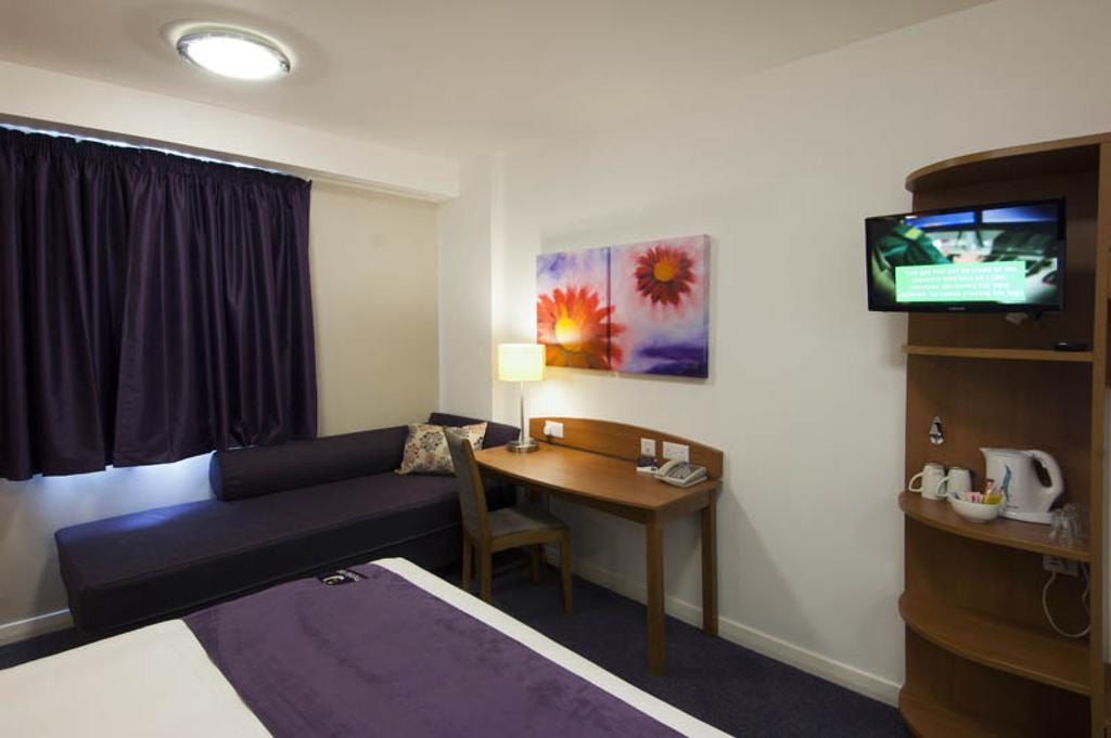 Premier Inn Epsom Central Exteriér fotografie