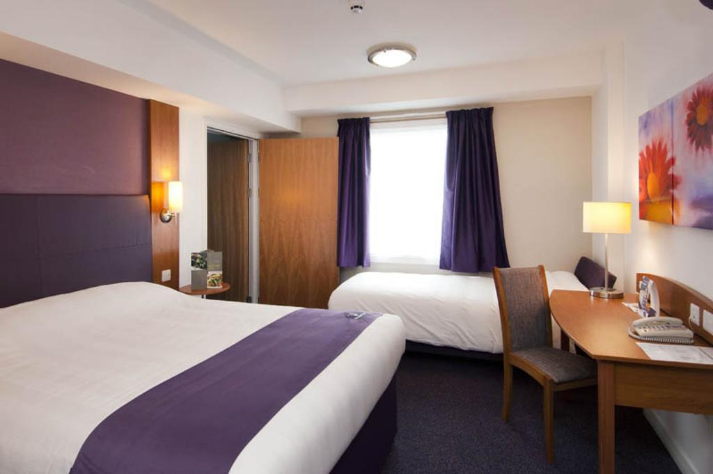 Premier Inn Epsom Central Pokoj fotografie