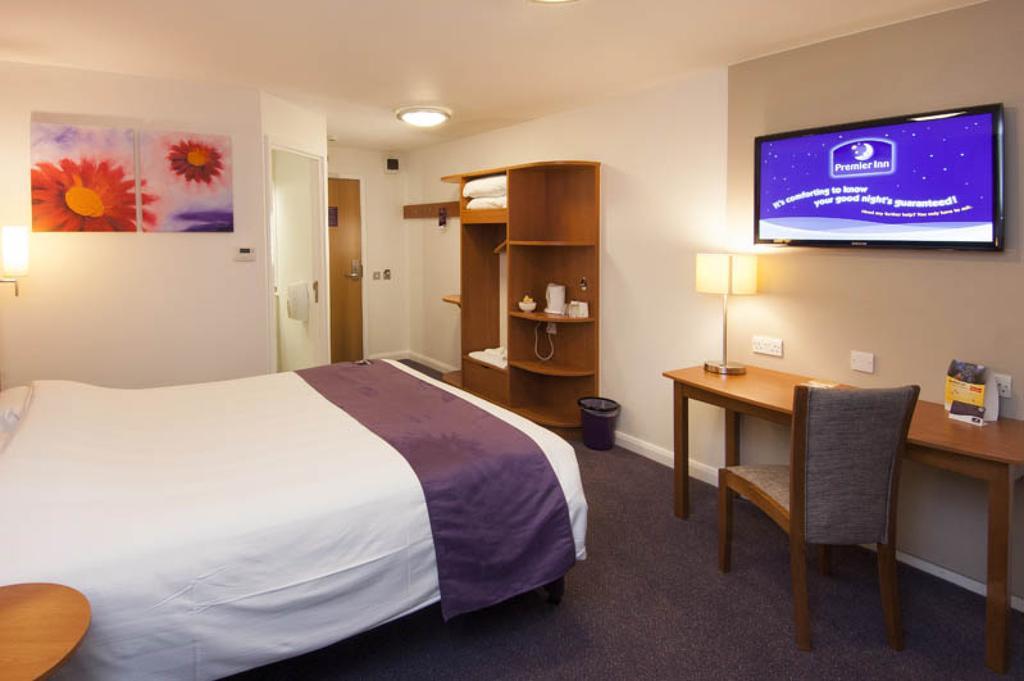 Premier Inn Epsom Central Exteriér fotografie