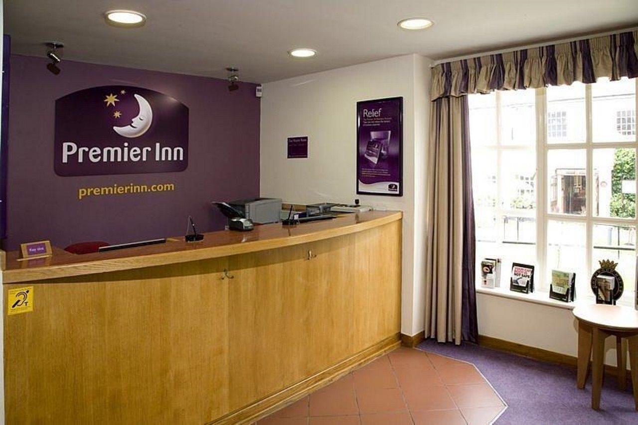 Premier Inn Epsom Central Exteriér fotografie