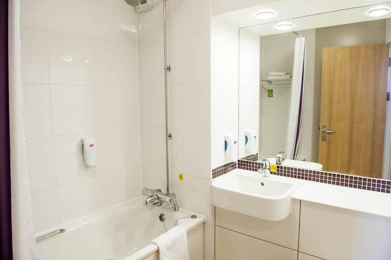 Premier Inn Epsom Central Exteriér fotografie