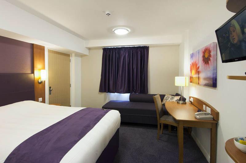 Premier Inn Epsom Central Exteriér fotografie